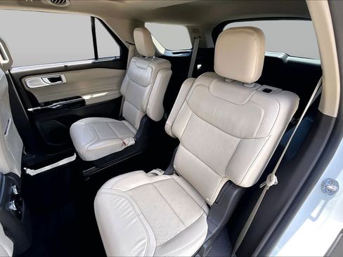 Used 2023 Ford Explorer Platinum w/ Technology Package AWD/4WD image 19