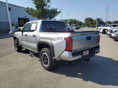 Certified 2026 Toyota Tacoma TRD Off-Road AWD/4WD image 3
