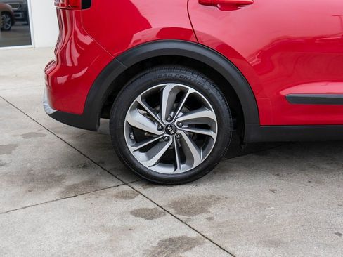 Used 2017 Kia Niro Touring image 34