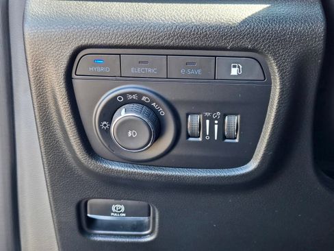 Used 2022 Jeep Grand Cherokee Summit w/ Advanced Protech Group IV AWD/4WD image 17