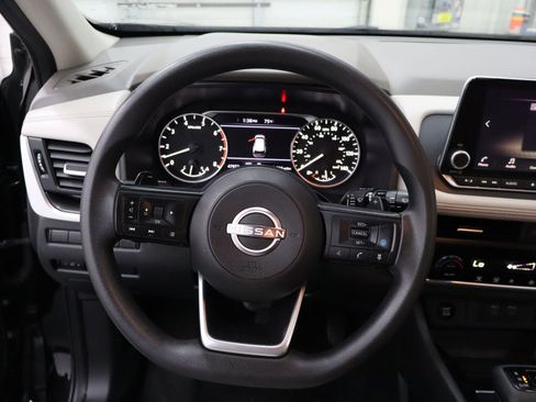 Used 2024 Nissan Rogue SV image 19