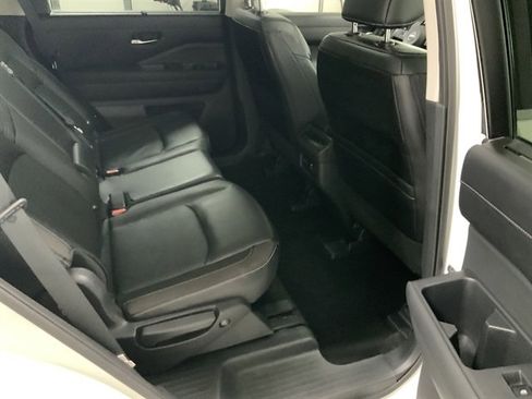 Used 2023 Nissan Pathfinder SL AWD/4WD image 21