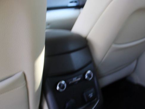 Used 2018 Lincoln MKT AWD w/ Technology Package image 10