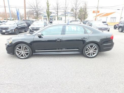Used 2016 Volkswagen Passat 1.8T R-Line w/ R-Line Lighting Package image 17