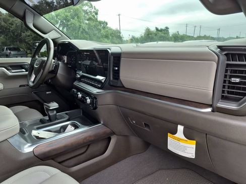 Used 2026 GMC Sierra 1500 SLT AWD/4WD image 40