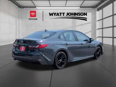 Used 2025 Toyota Camry SE FWD image 5