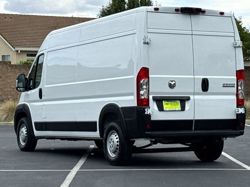 Used 2026 RAM ProMaster 2500 w/ Convenience Group FWD image 3