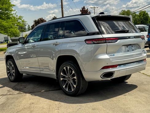 Used 2023 Jeep Grand Cherokee Overland AWD/4WD image 5