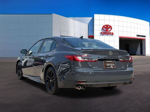 Used 2025 Toyota Camry SE FWD image 12