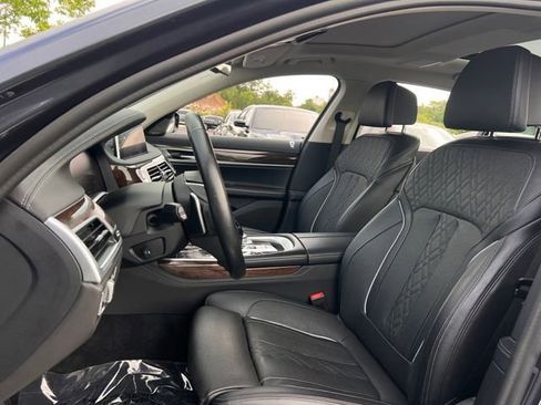 Used 2020 BMW 740i w/ Premium Package RWD image 14