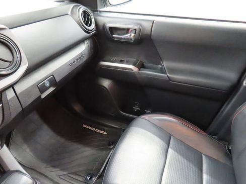 Used 2017 Toyota Tacoma TRD Pro image 18