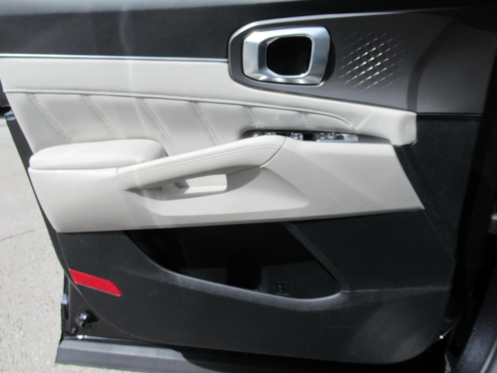 Used 2025 Kia Sorento SX FWD image 21