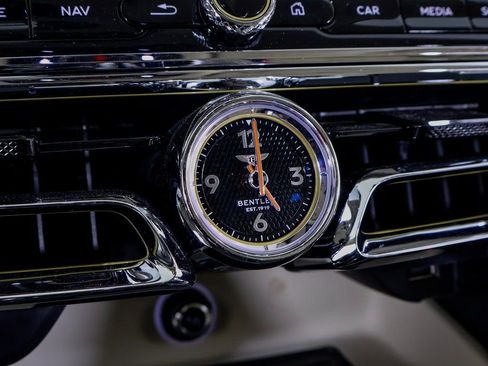 Used 2024 Bentley Flying Spur V8 image 29