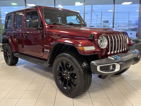 Used 2022 Jeep Wrangler Unlimited Sahara image 11