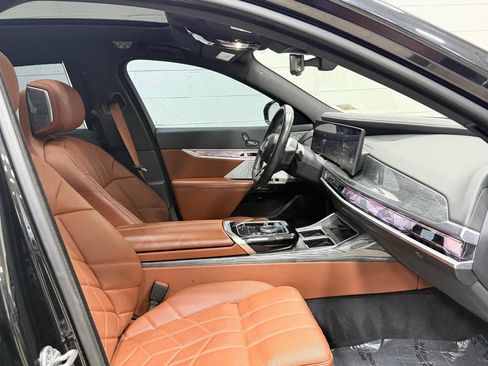 Used 2023 BMW i7 xDrive60 AWD/4WD image 40