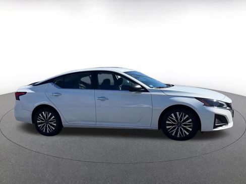 Used 2025 Nissan Altima 2.5 SV image 16