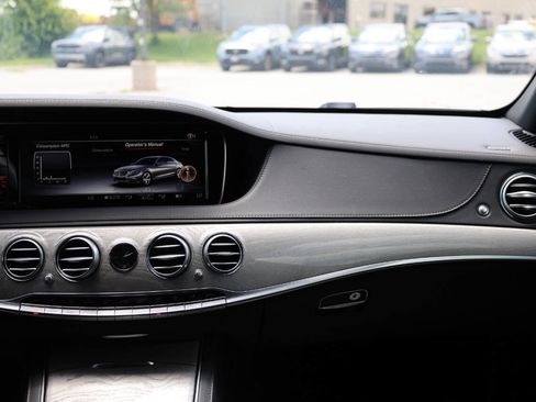 Used 2017 Mercedes-Benz S 550 Sedan image 23