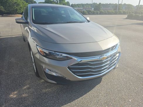 Used 2025 Chevrolet Malibu LT FWD image 9