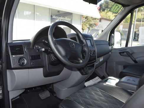 Used 2017 Mercedes-Benz Sprinter 2500 image 34