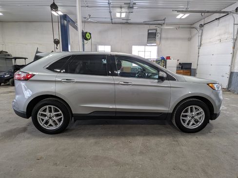 Used 2024 Ford Edge SEL image 4