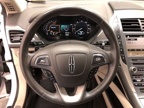 Used 2017 Lincoln MKZ Premiere image 19