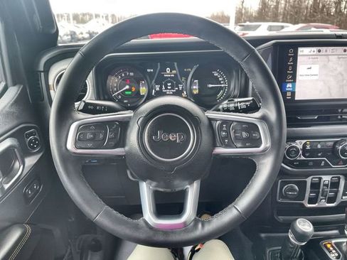Used 2025 Jeep Wrangler Unlimited Sahara AWD/4WD image 11