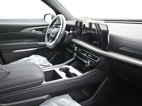 New 2026 Chevrolet Traverse LT w/ Sun and Wheel Package FWD image 35