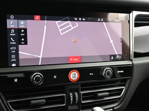 Certified 2025 Porsche Macan image 16