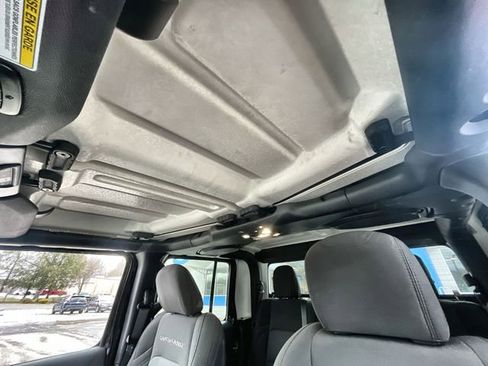 Used 2023 Jeep Gladiator Overland image 18