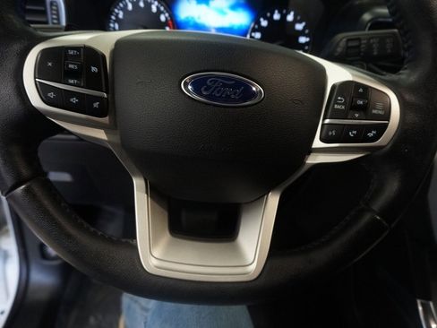 Used 2020 Ford Explorer XLT w/ Equipment Group 202A AWD/4WD image 14