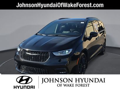 Used 2022 Chrysler Pacifica Limited w/ S Appearance Package
