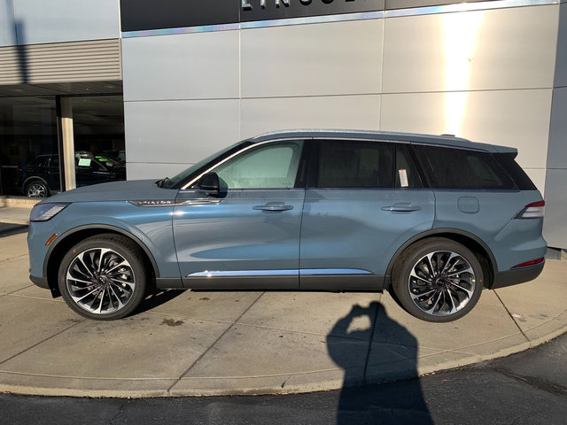 New 2027 Lincoln Aviator Reserve AWD/4WD image 2