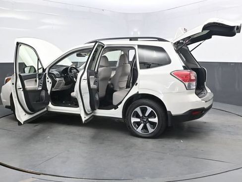 Used 2017 Subaru Forester 2.5i Premium AWD/4WD image 38