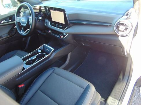 Used 2025 Chevrolet Equinox LT w/ Convenience Package II image 25