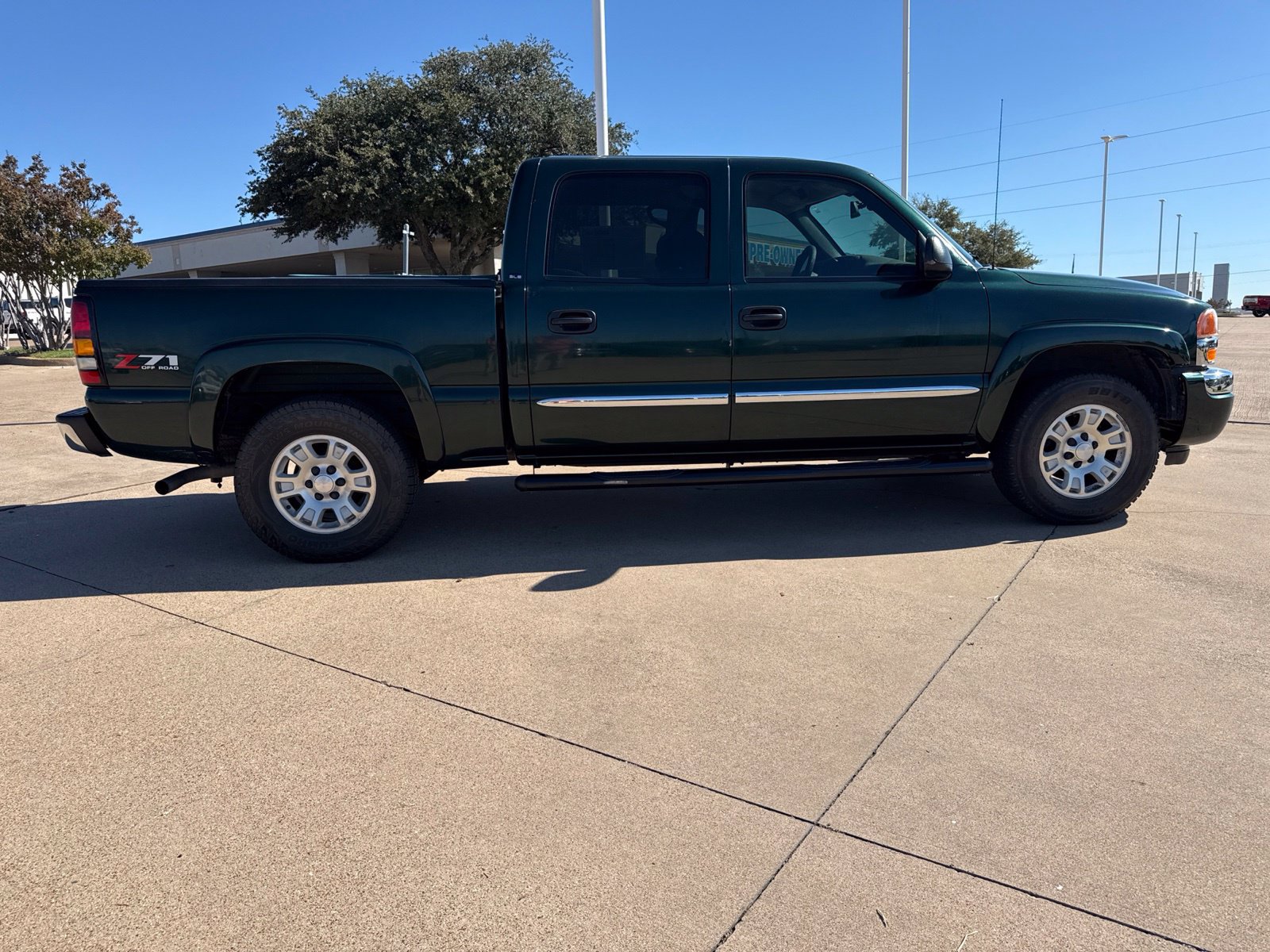 Used 2005 GMC Sierra 1500 SLE w/ Off-Road Package AWD/4WD image 8