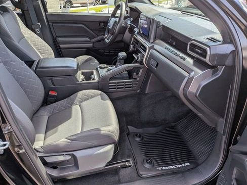 Used 2025 Toyota Tacoma SR5 AWD/4WD image 5