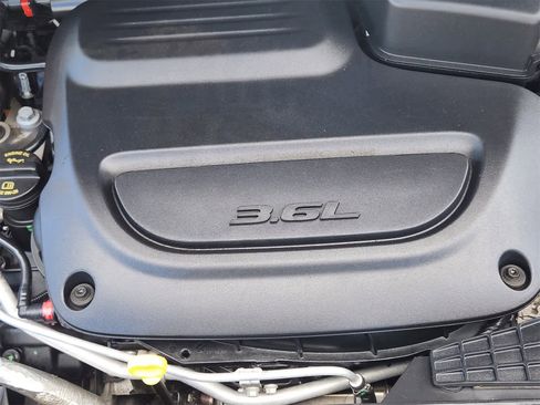 Used 2021 Chrysler Pacifica Limited w/ Premium & Safety Sphere Group image 32