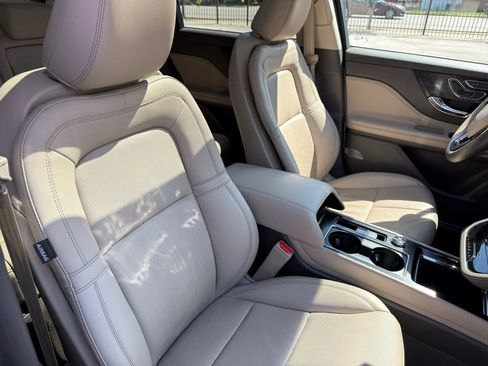 Used 2022 Lincoln Corsair AWD w/ Premium Package image 18