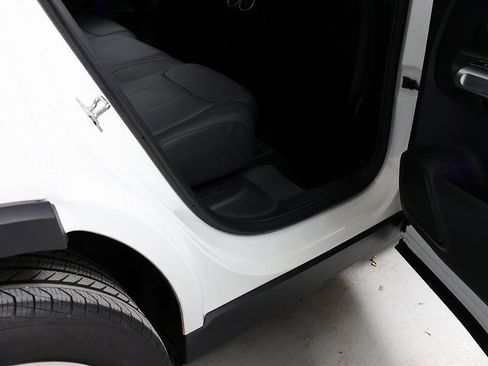 Certified 2023 Mercedes-Benz GLB 250 4MATIC image 31