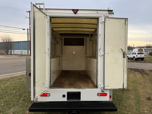 Used 2018 Chevrolet Express 3500 image 15