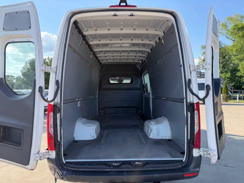 Used 2019 Mercedes-Benz Sprinter 170 Cargo w/ Acoustic Package image 22