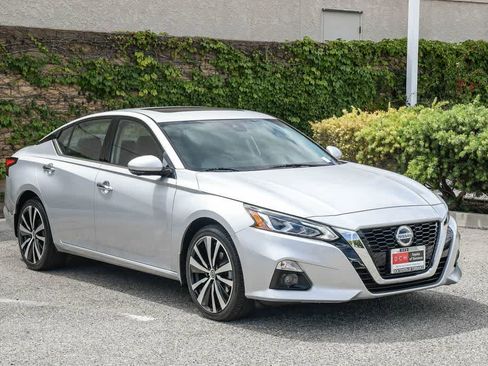 Used 2021 Nissan Altima 2.5 Platinum AWD/4WD image 3