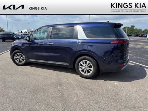 Used 2024 Kia Carnival LX FWD image 11