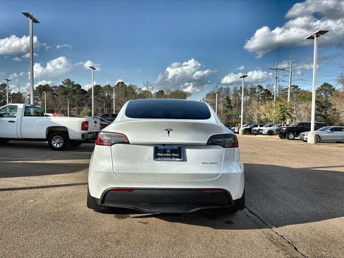 Used 2024 Tesla Model Y Long Range image 7