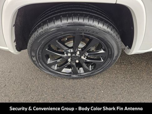 Used 2019 Jeep Grand Cherokee Altitude RWD image 11