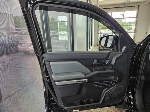 Used 2025 Toyota 4Runner Trailhunter AWD/4WD image 18