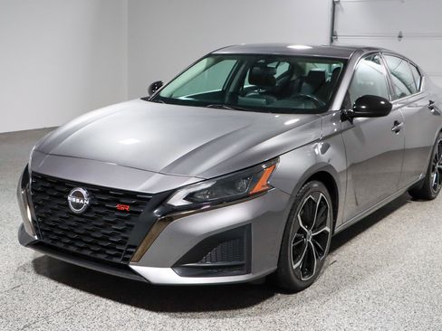 Used 2023 Nissan Altima 2.5 SR image 29