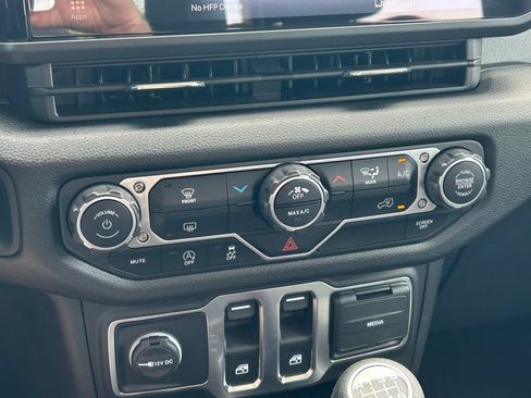 Used 2025 Jeep Wrangler Sport AWD/4WD image 26