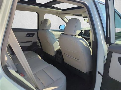 Used 2023 Nissan Rogue SL w/ SL Premium Package image 17