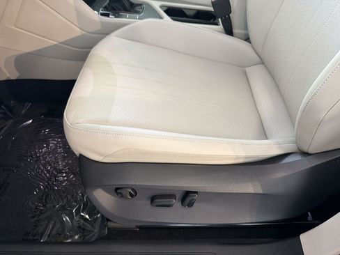 Certified 2023 Volkswagen Tiguan SE FWD image 14